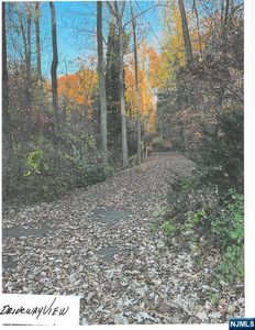 44 Robin, Alpine, NJ, 07620