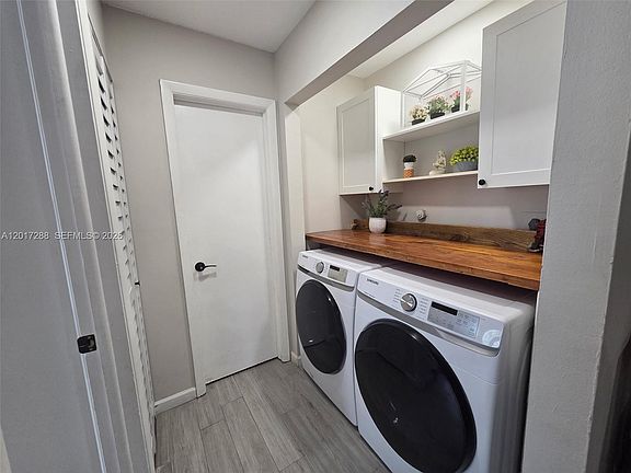 5th image of 19 Chestnut Cir