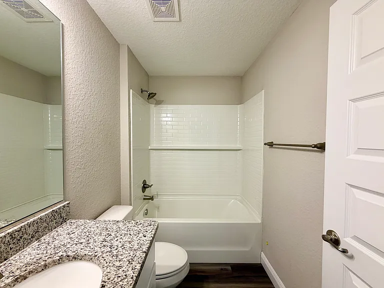 210 Oak Ln — Photo 26