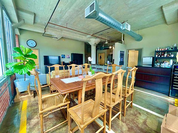 3rd image of 2029 Wyandotte St APT 304