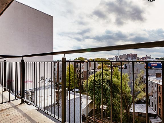 5th image of 1068 Fulton St #4D