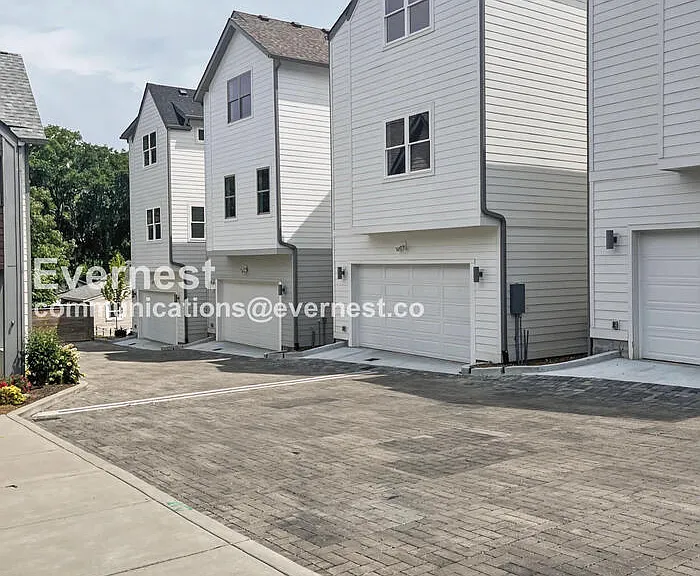 121 Lucile St — Photo 24