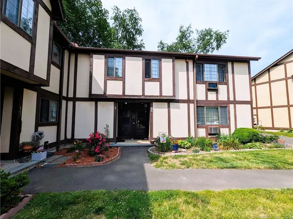 152 Foxwood Close #152, Milford, CT 06460