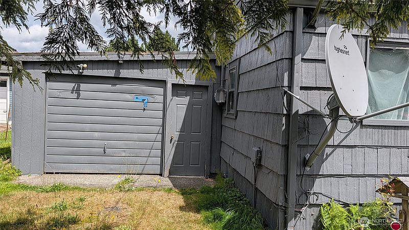 3rd image of 222 E King Street