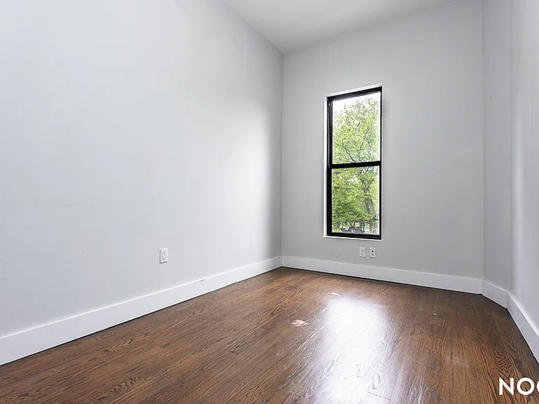 320 Macdougal St #2F — Photo 11