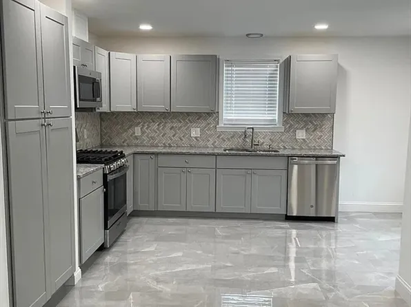 179 Ruskindale Rd #1, Hyde Park, MA 02136
