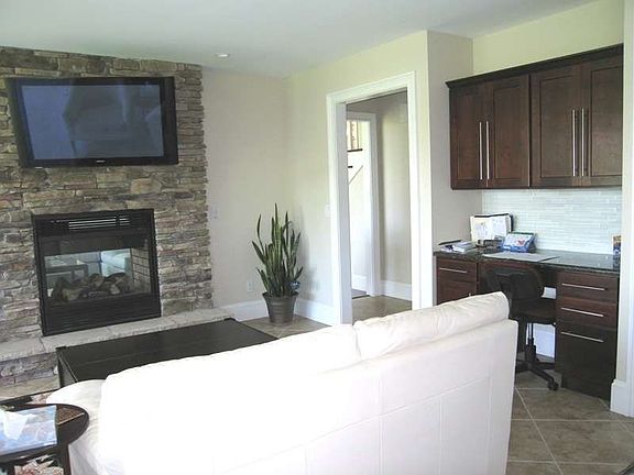 5th image of 51 Briarcrest Dr