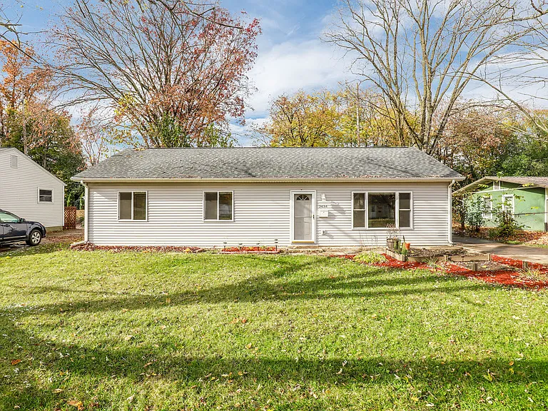 2434 Pinecrest Ave — Photo 42