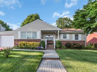 6 Emerald Drive, Glen Cove, NY 11542