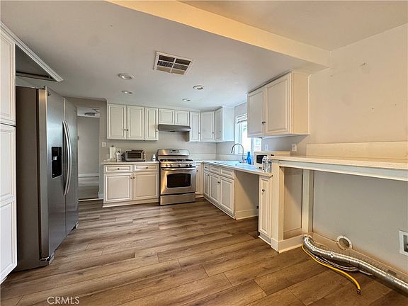 5th image of 412 Beech St