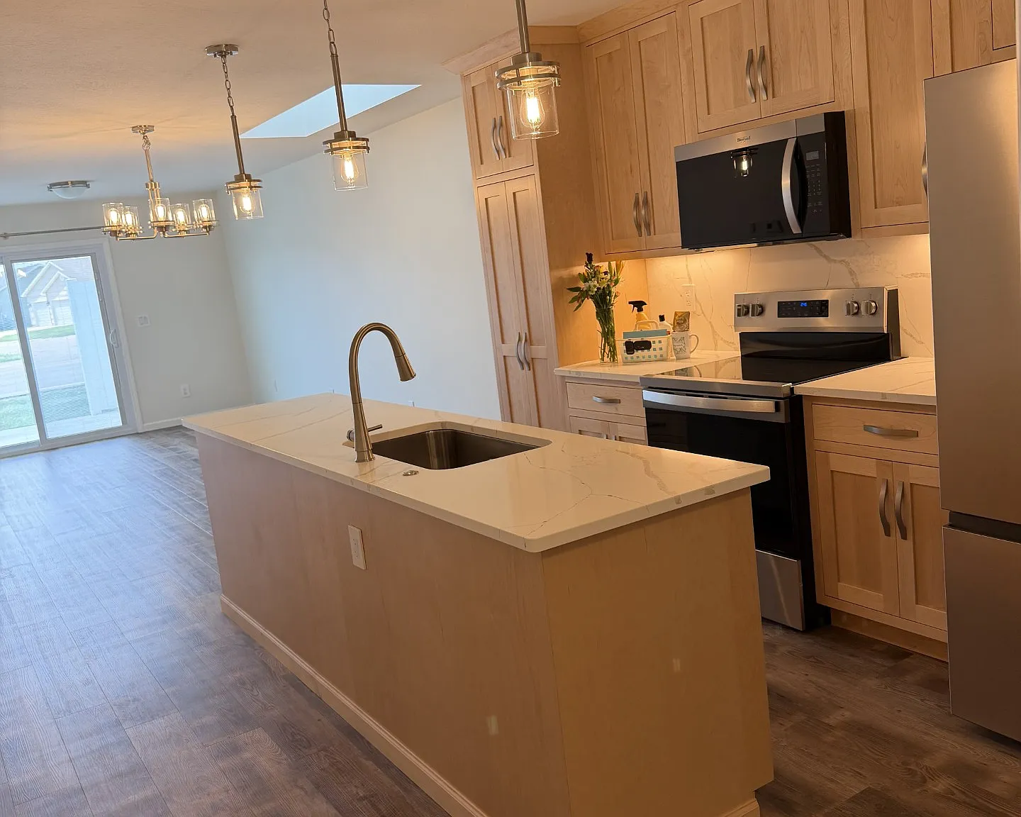 2 bed, 1000 sqft, $1,990 — Photo 3