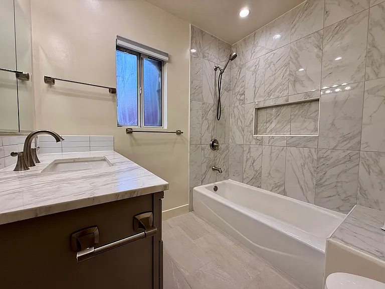 6205 Gentry Ave — Photo 9