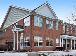 1 Saint Regis Ct, Elmhurst, IL 60126