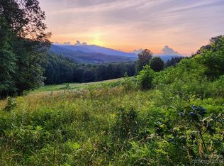 8 Dream Valley Dr, Clyde, NC 28721