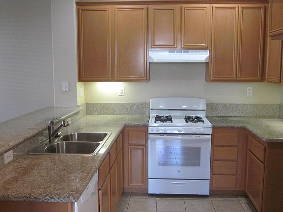 4th image of 1800 E Lakeshore Dr Unit 1903