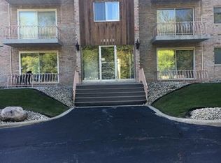 18855 Burnham Ave APT 231, Lansing, IL