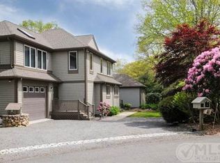 8 Capstan Cir, Mashpee, MA 02649