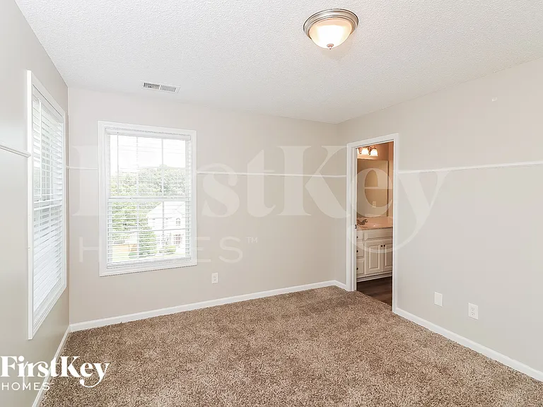 326 Hambrick Park — Photo 12