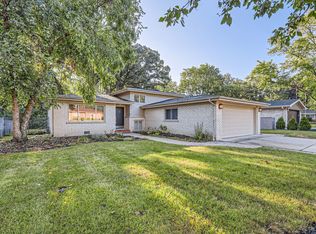 271 S Cedar Ave, Wood Dale, IL 60191