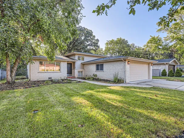 271 S Cedar Ave, Wood Dale, IL 60191