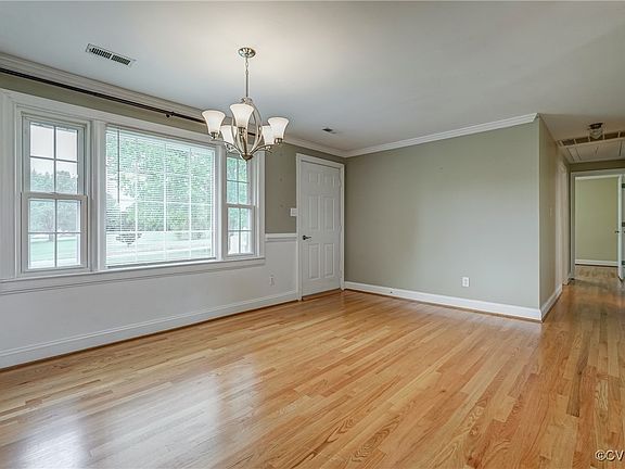 4th image of 128 W Chapel Dr
