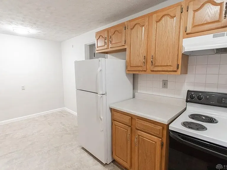 545 Corona Ave #B — Photo 5