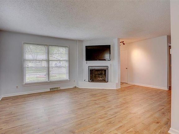 3rd image of 9911 Flora Ave
