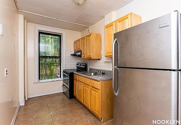 4th image of 380 Saint Johns Pl APT 1L