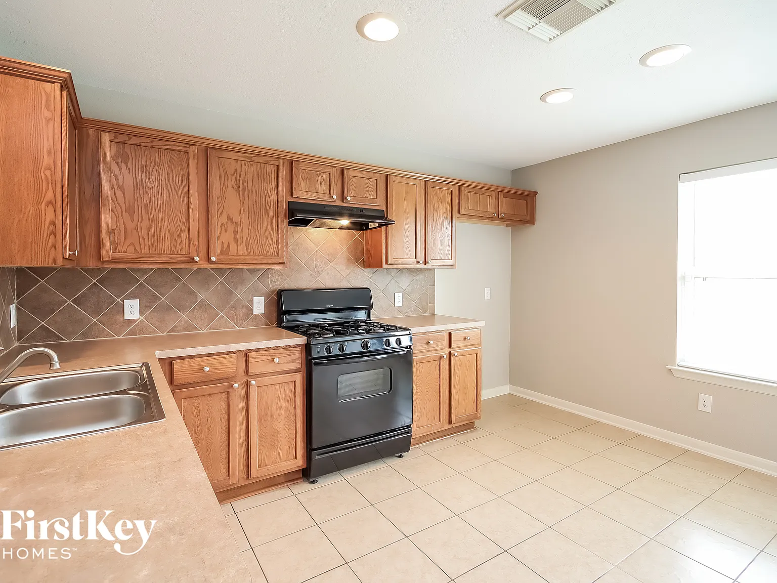 3 bed, 2.0 bath, 1206 sqft, $2,000 — Photo 4