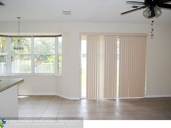 4th image of 10811 NW 36th St