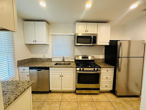 4th image of 1009 Solons Aly APT 2