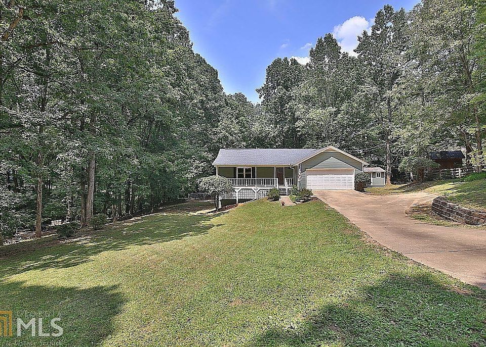 2nd image of 2845 Spring Dr