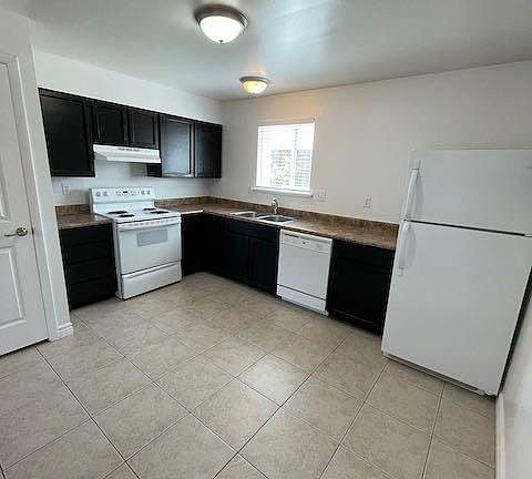Other view of kitchen