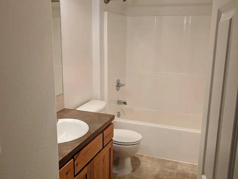 445 Donna Dr — Photo 2