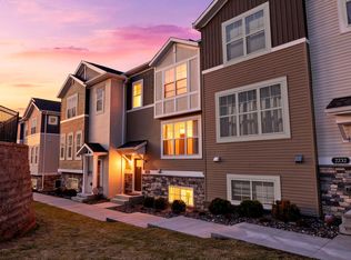 2230 Gateway Curv, North Saint Paul, MN 55109