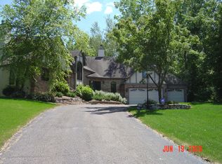 846 Palm Ct E, Maplewood, MN 55109