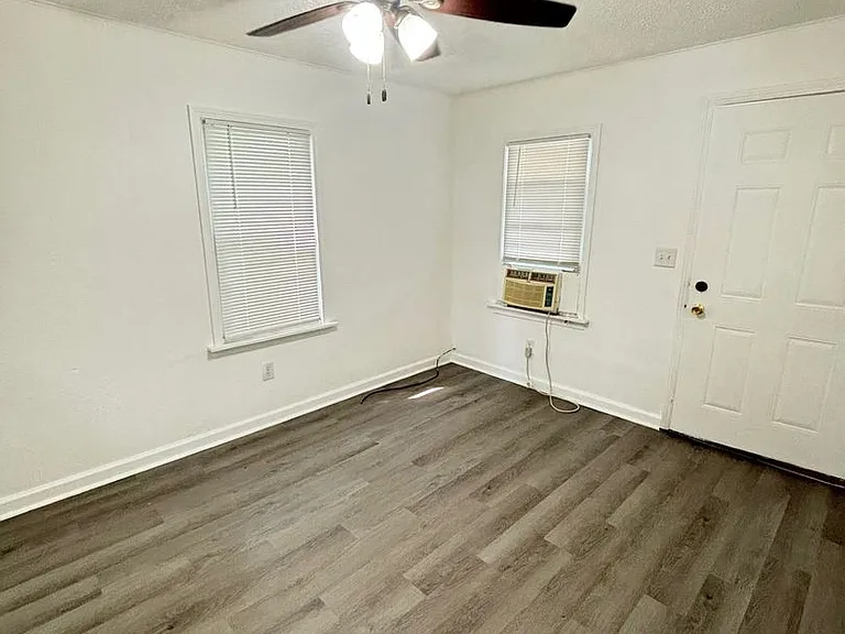 418 N High St — Photo 6