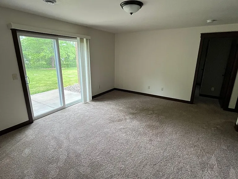 3302 White Oak Ln — Photo 8