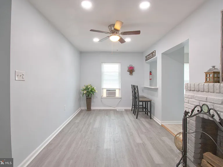 1012 W 3rd St #2 — Photo 9