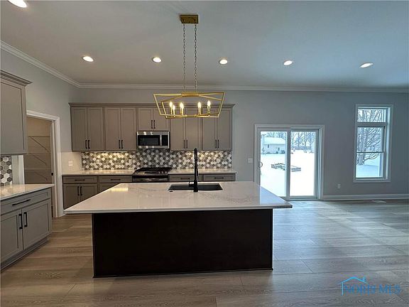 5th image of 525 Elise Ln