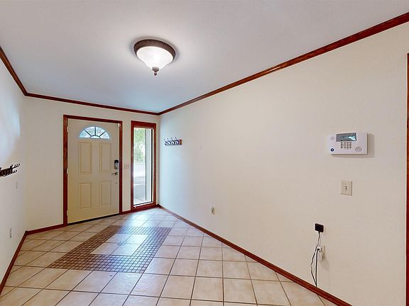 2nd image of 890 SE Edge Knoll Dr