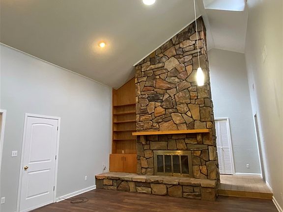 4th image of 3012 Sanderson Ln