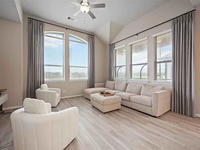 2539 Terrace Point Dr — Photo 10