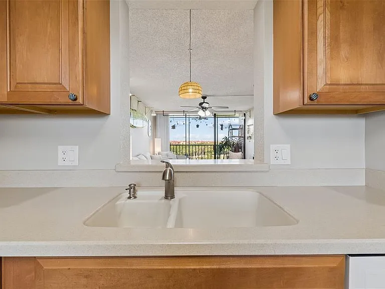 900 Cove Cay Dr #5F — Photo 15