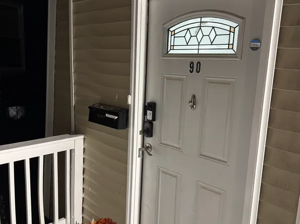 90 6th Ave #2, Haverhill, MA 01830