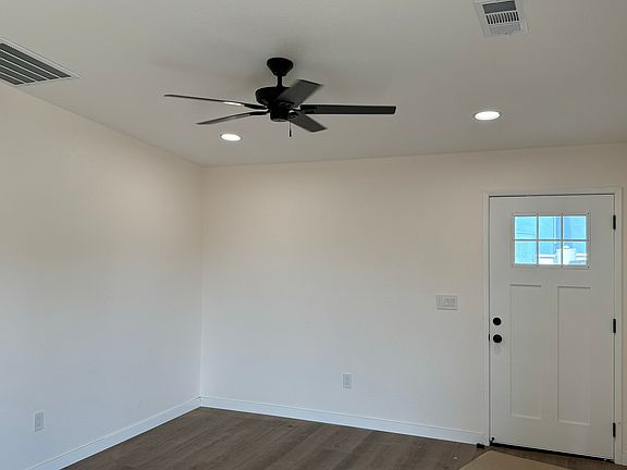 3rd image of 664 W Manor Dr