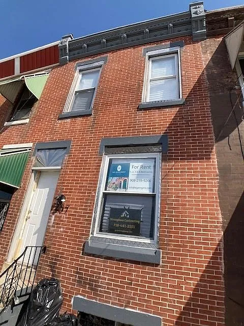 3 bed, 1.5 bath, 1046 sqft, $1,250 — Photo 2