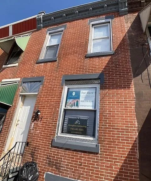 207 E Cambria St — Photo 2