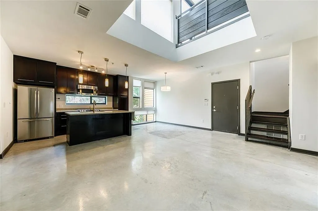 2 bed, 2.0 bath, 1250 sqft, $2,675 — Photo 2