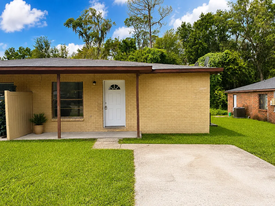 620-622 Pineville Ln